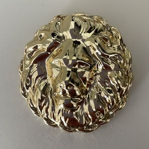 Lion face brooch/pin in shiny gold tone